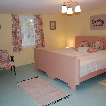 Hébergement de vacances Wiejska Chata Posrod Lasow *